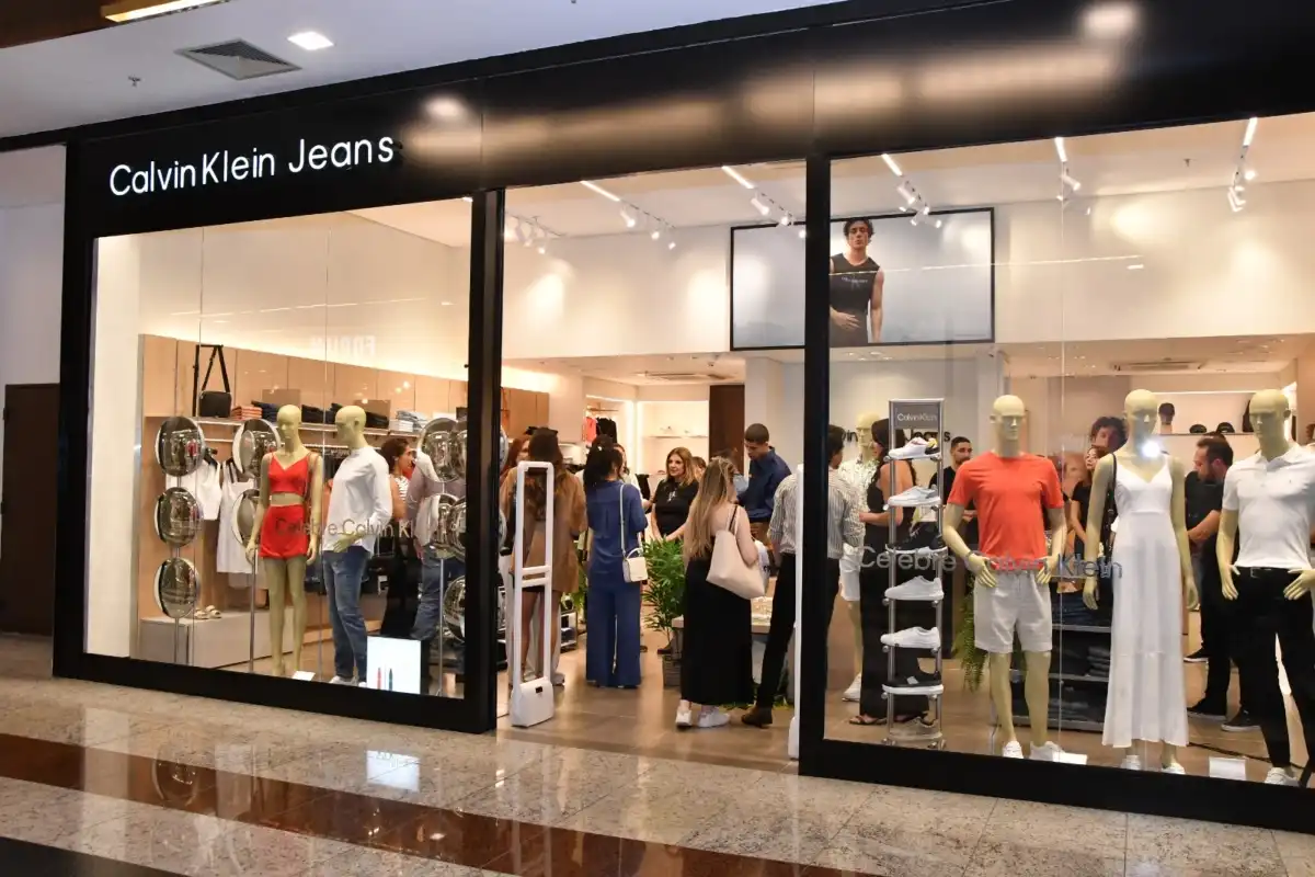 Calvin Klein comemora 1 ano em São José dos Campos