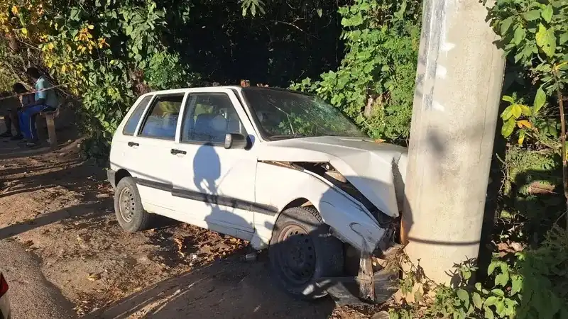 Idoso de 63 anos morre após colidir carro contra poste em Caçapava