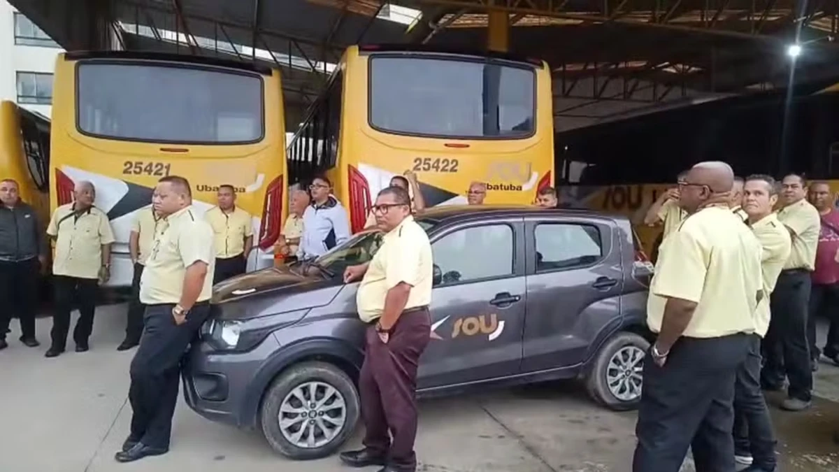 Motoristas protestam por pagamento atrasado e transporte público tem atrasos em Caraguá e Ubatuba