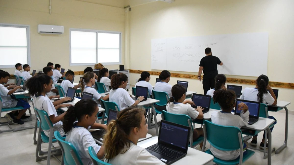 Ilhabela abre concurso com 53 vagas para profissionais da Educação