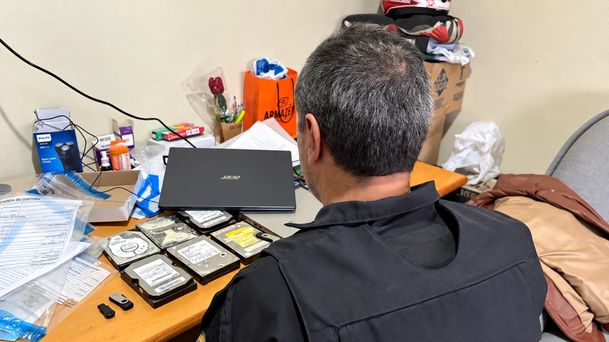 PF apreende equipamentos em casa de investigado por abuso sexual infantil