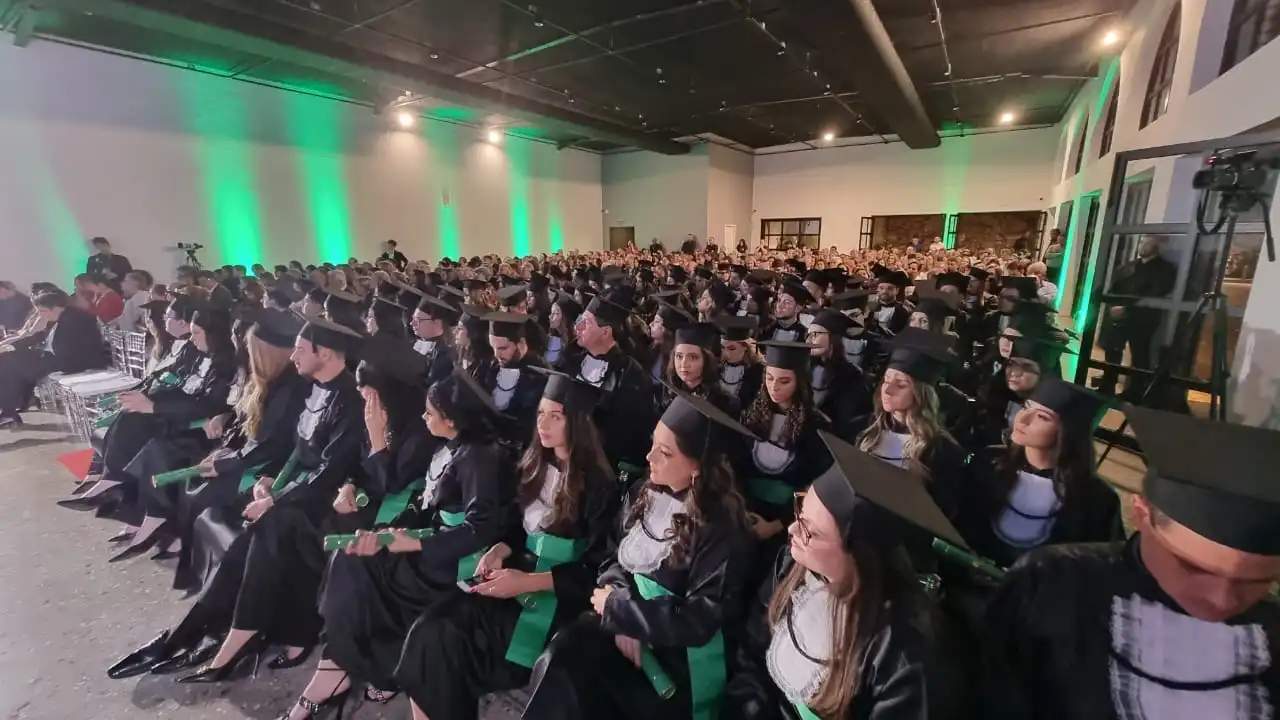 Primeira turma de Medicina de São José dos Campos recebe colação de grau