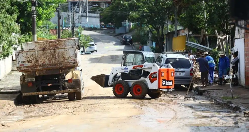 Famílias de São José dos Campos atingidas pelas chuvas do fim de semana recebem apoio da prefeitura  