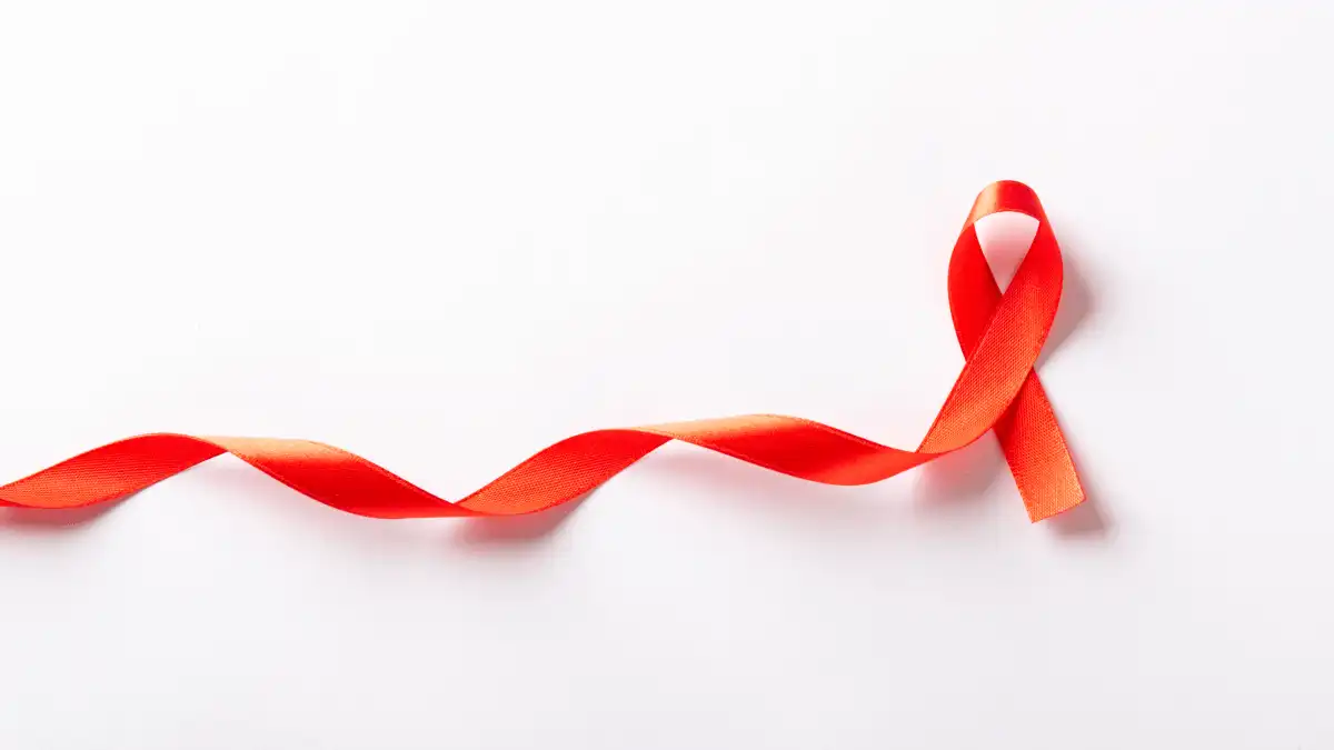Especialista destaca a importância da prevenção após aumento dos casos de Aids entre homens jovens