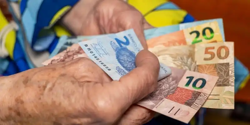 Renda do brasileiro bate recorde histórico, mas desigualdade volta a crescer no país