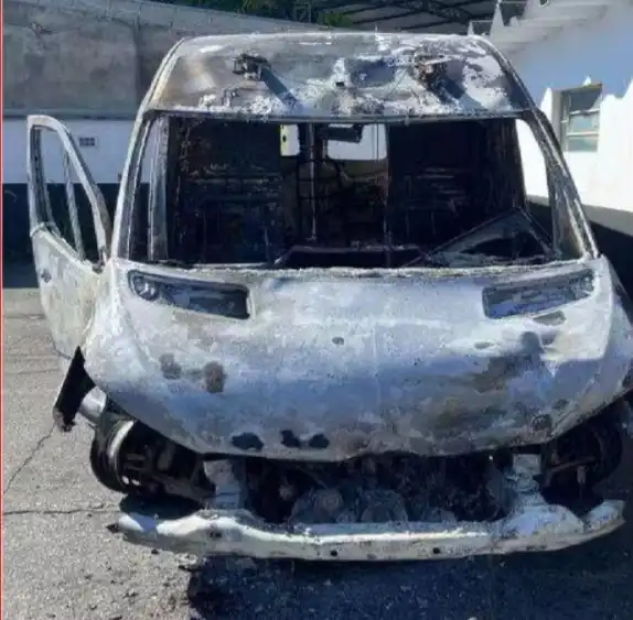 Ambulância da CCR é furtada na Dutra em Roseira e encontrada incendiada em Pindamonhangaba
