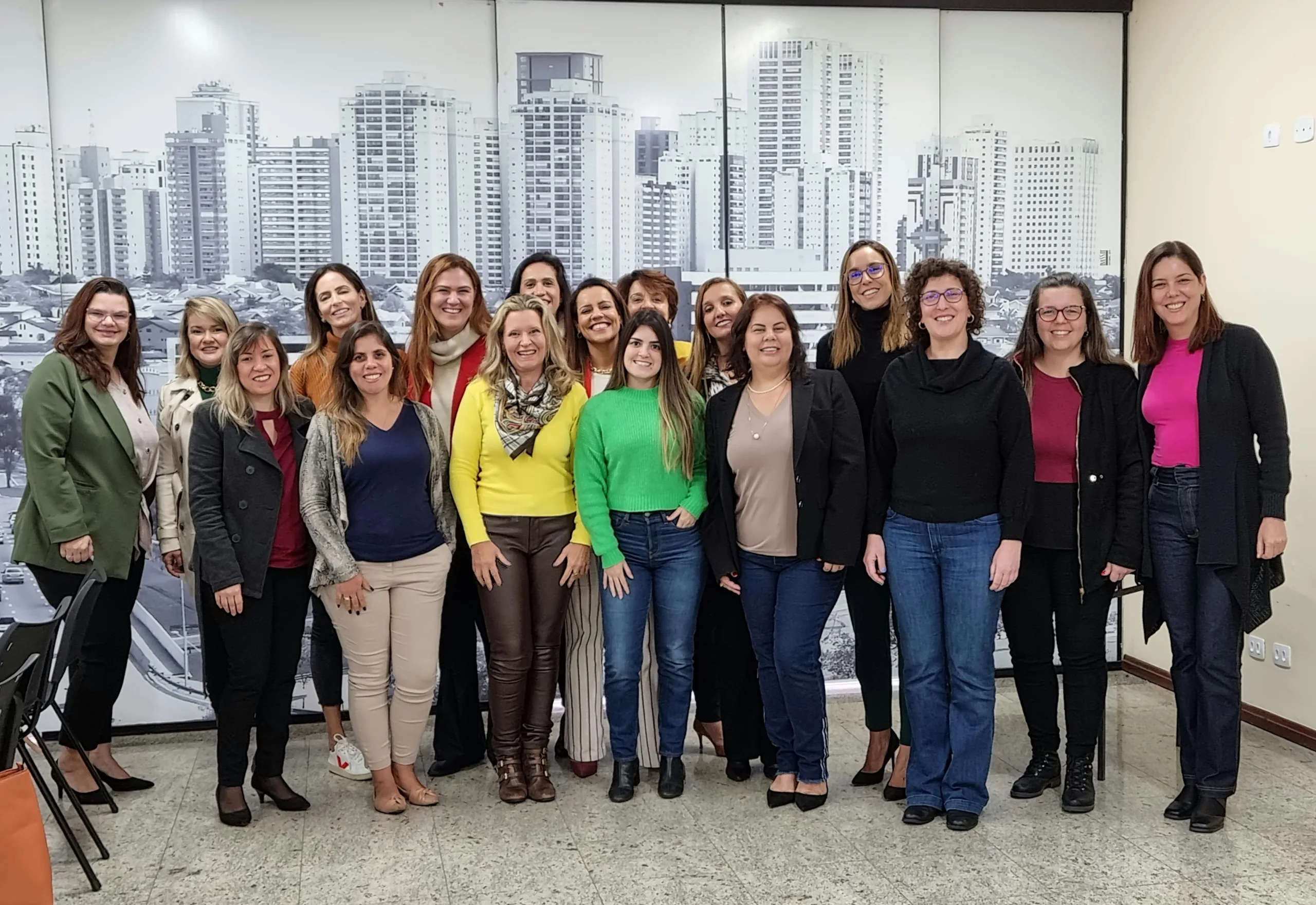 Indústrias lançam projeto de capacitação de mulheres para o mercado