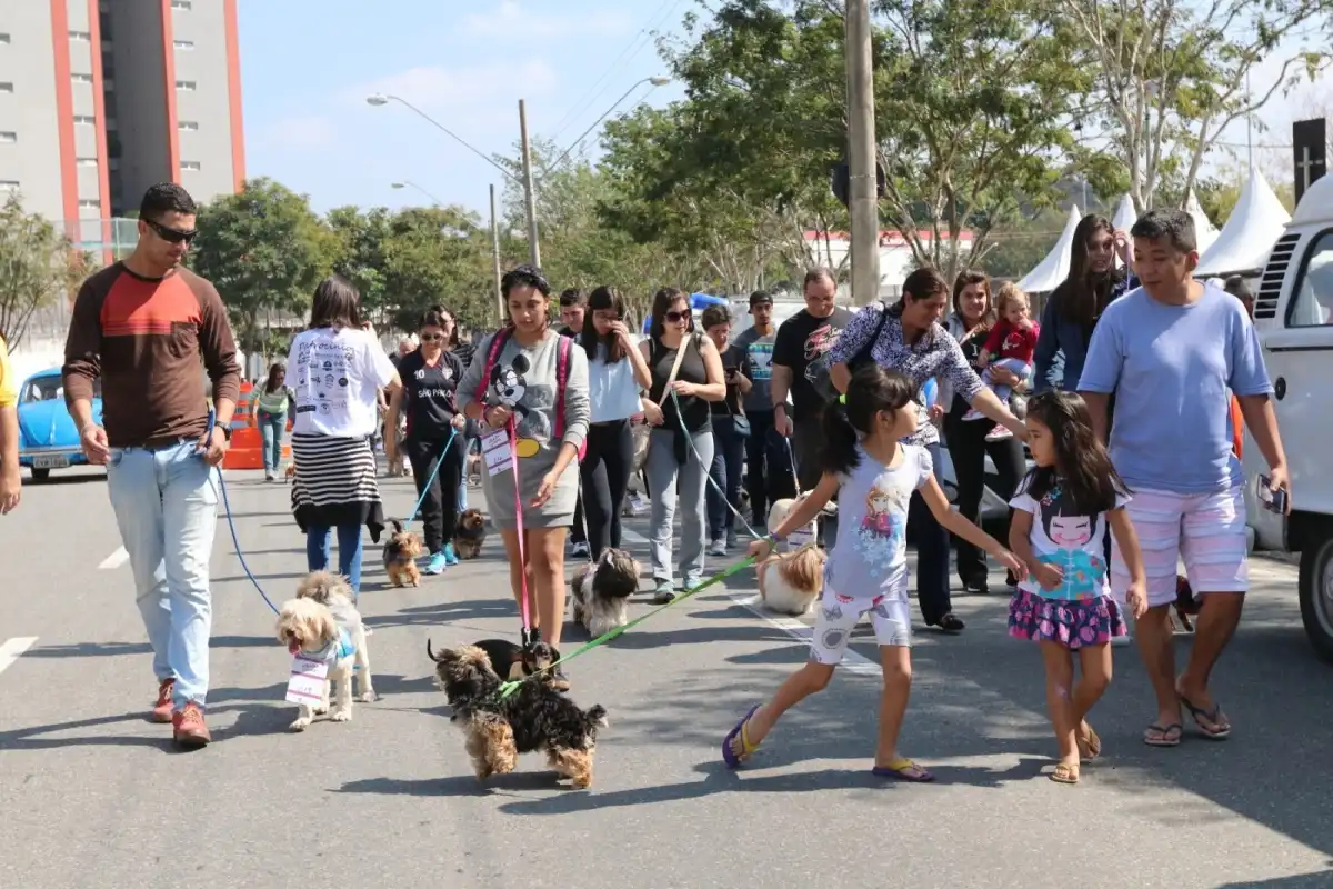 Jacareí promove ‘Cãominhada’ na ETEC Cônego José Bento