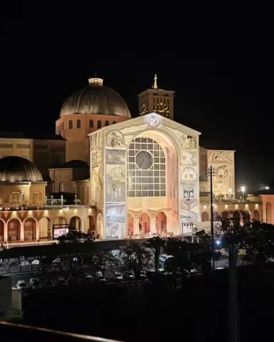 Nova fachada com cenas bíblicas é inaugurada no Santuário Nacional de Aparecida 