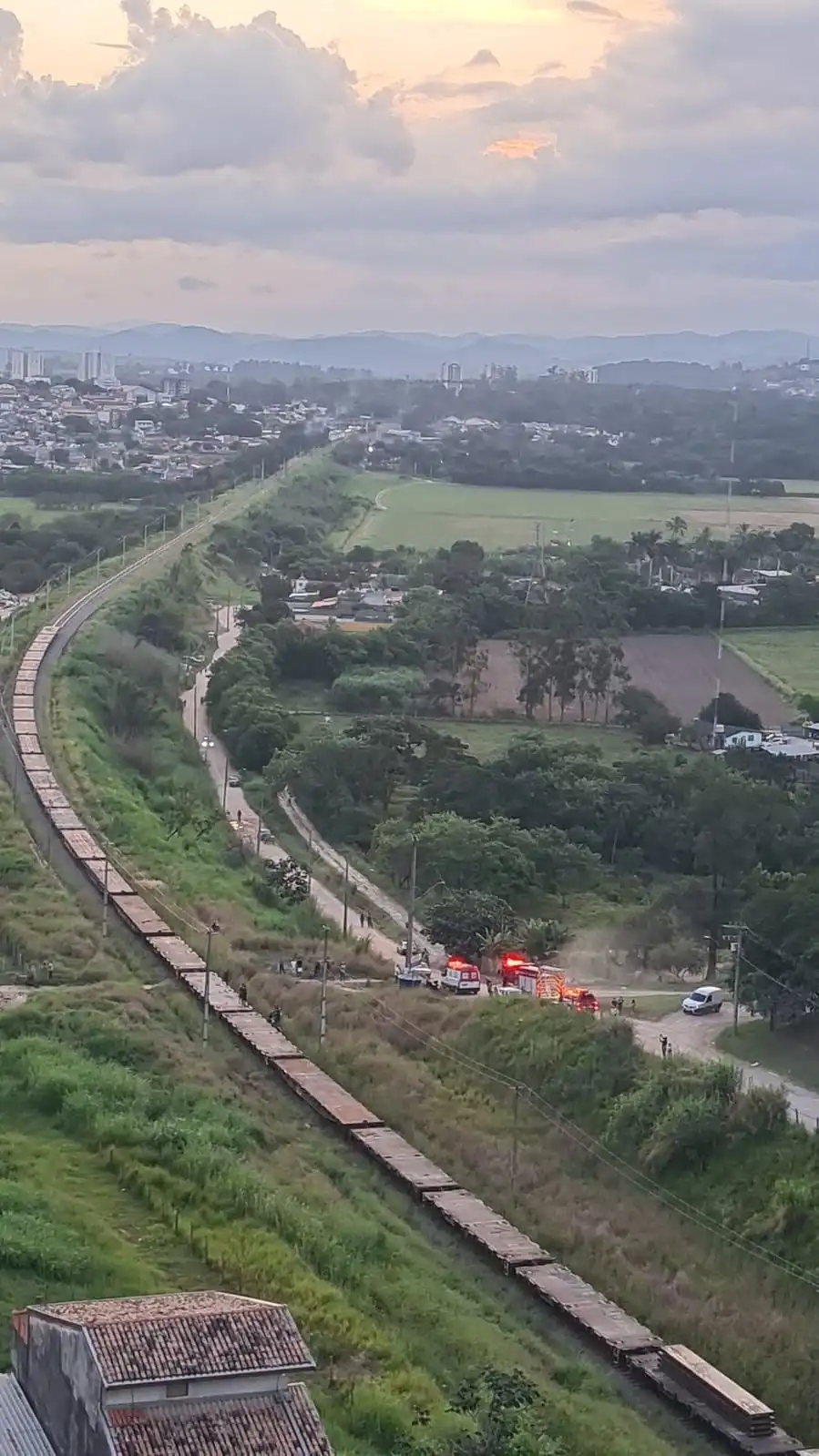 Mulher morre após ser atropelada por trem em São José