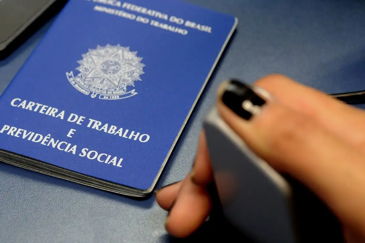 Embora não exista lei específica, nome social no trabalho é previsto em decreto federal