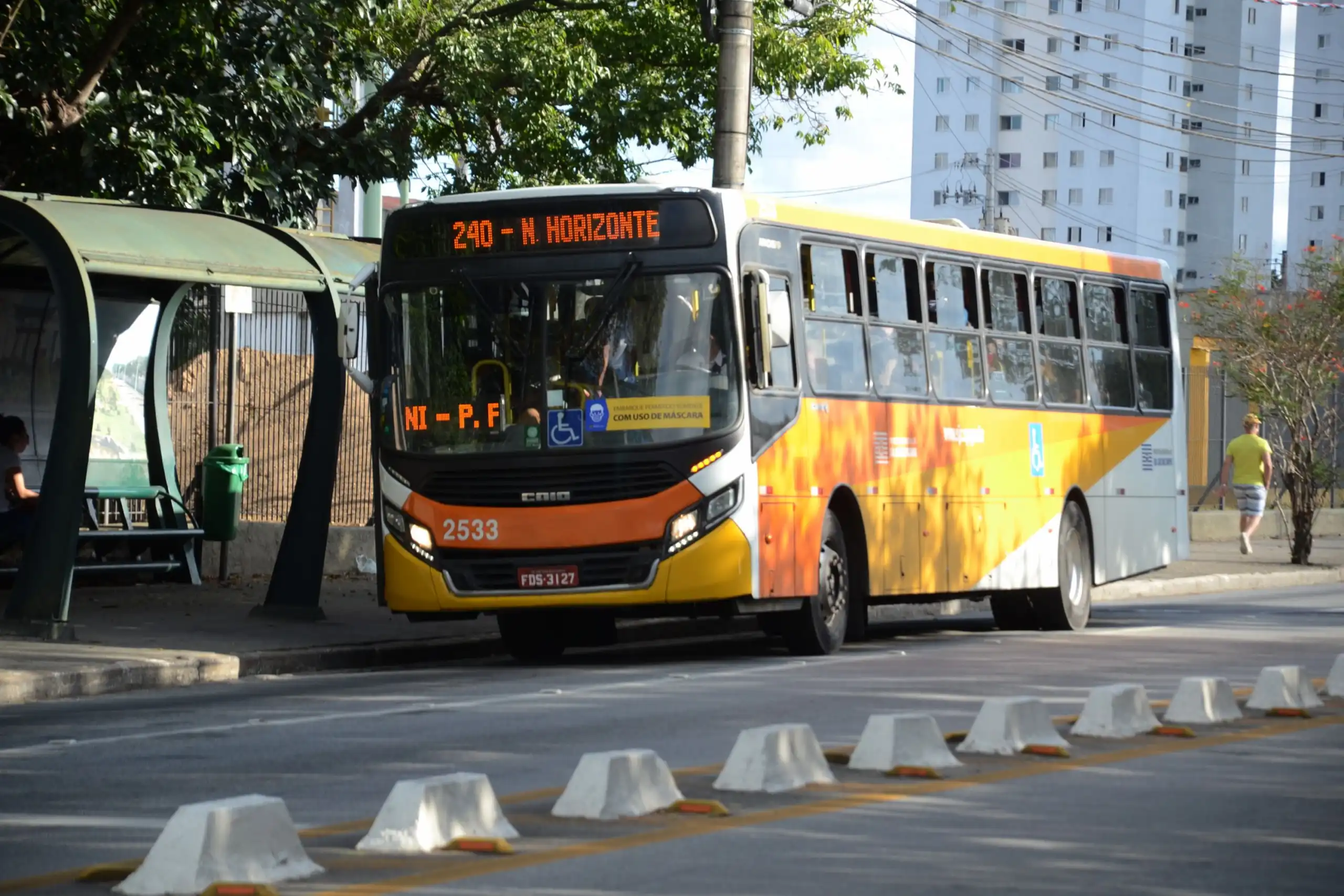 Três novos ônibus aumentam frota de transporte público em São José
