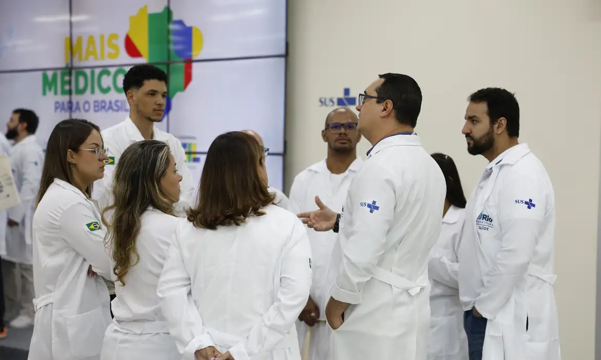 Para reduzir filas no SUS, governo lança 1,7 mil vagas para médicos especialistas