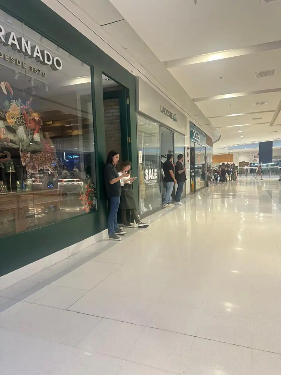 Chuva forte derruba energia em shopping de São José dos Campos
