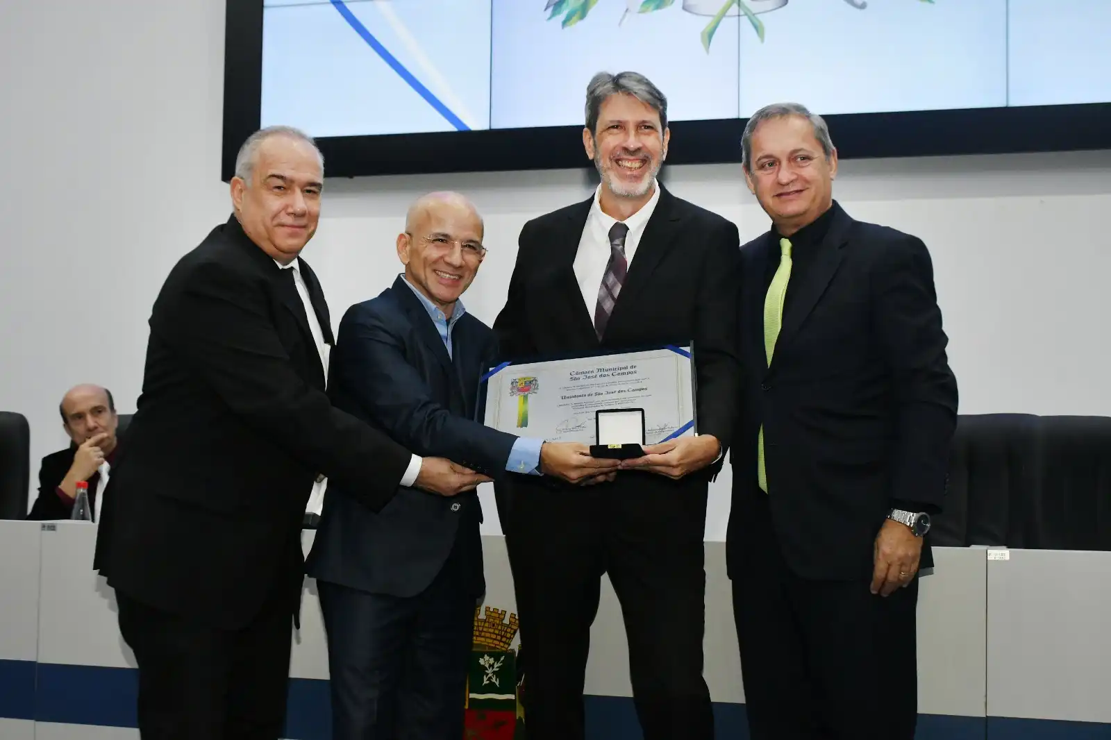 UNIODONTO SJC recebe a Medalha Cassiano Ricardo