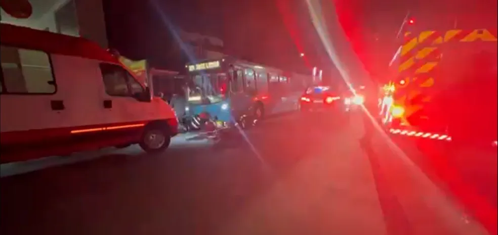 Motociclista morre após acidente com ônibus no Jardim Ismênia