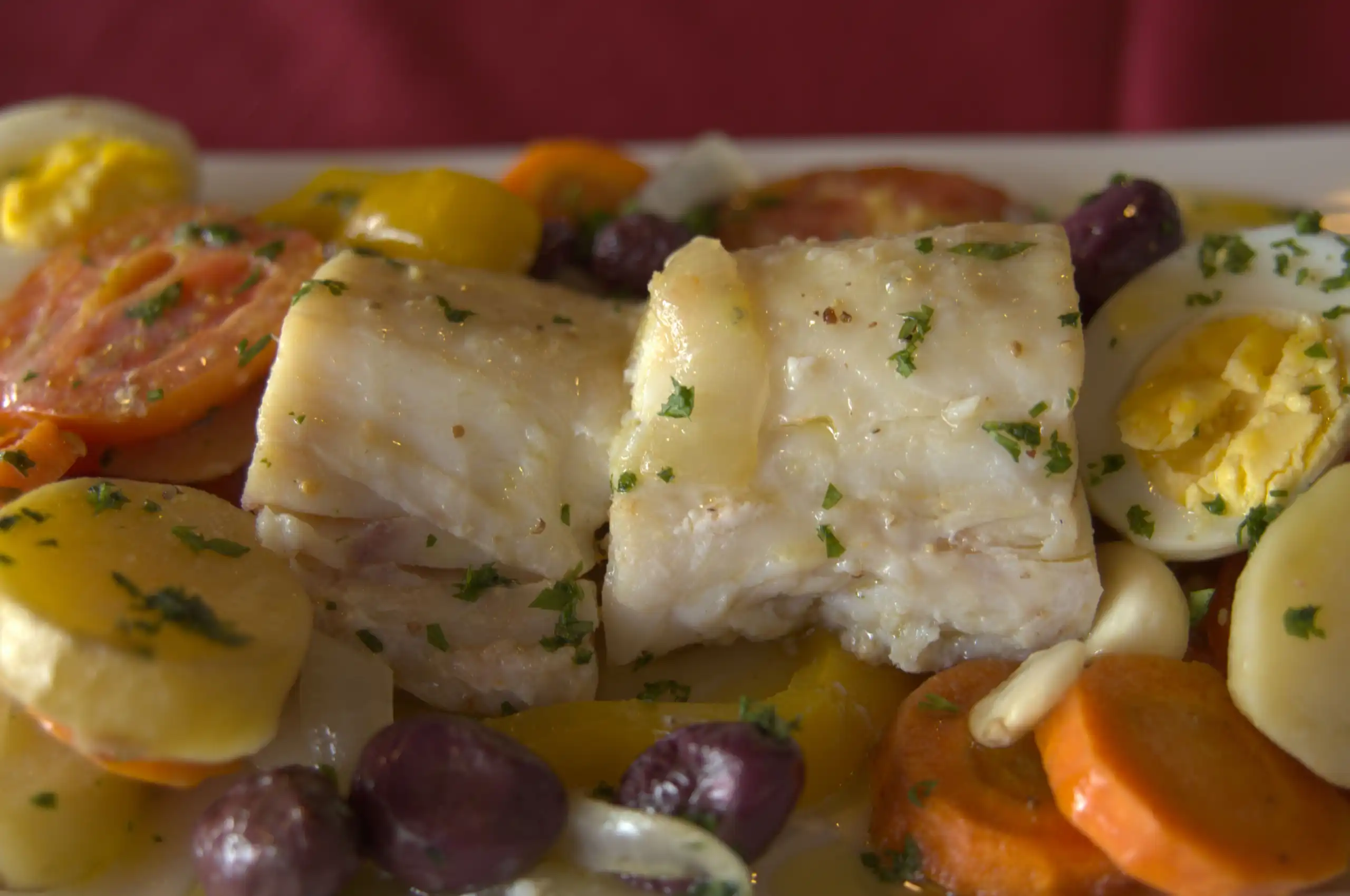 Aprenda a preparar receita de Bacalhau à Portuguesa para a Páscoa