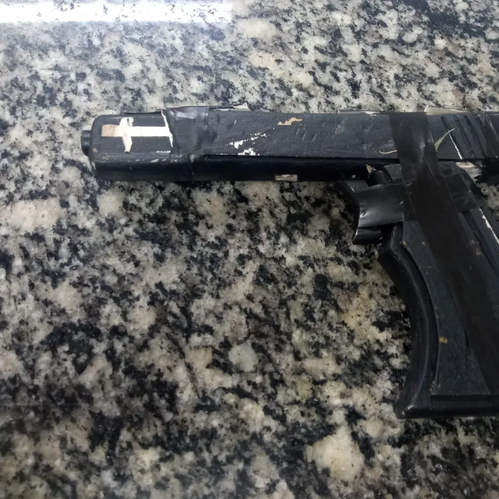 Romeiros reagem a assalto e rendem criminoso que estava com arma falsa