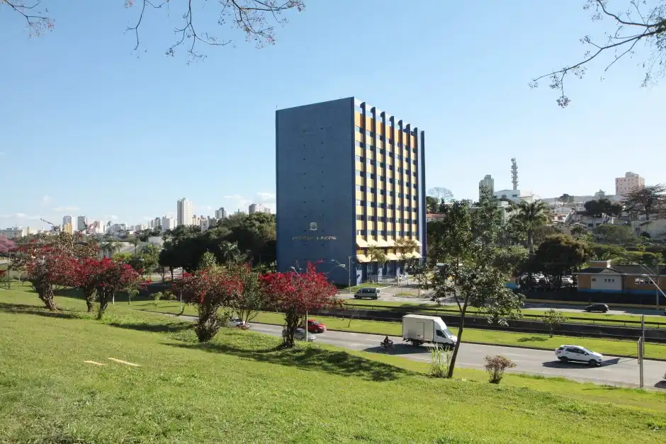 São José abre concurso público para 7 cargos com salários de até R$ 7.874,77