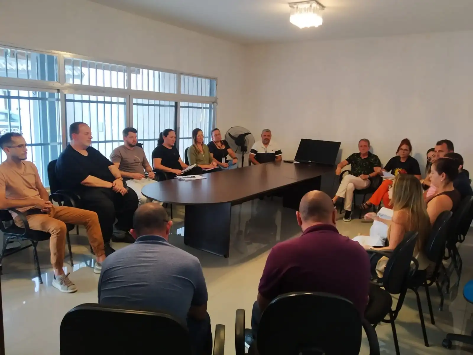 Caraguatatuba prepara força-tarefa para coibir venda de álcool a menores durante a alta temporada 