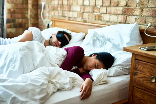 Pessoas ciumentas e inseguras tendem a dormir mal, aponta pesquisa