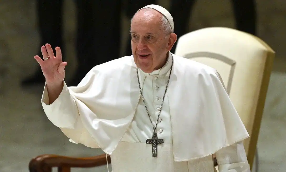 Papa Francisco sugere que casais homoafetivos possam ganhar a bênção