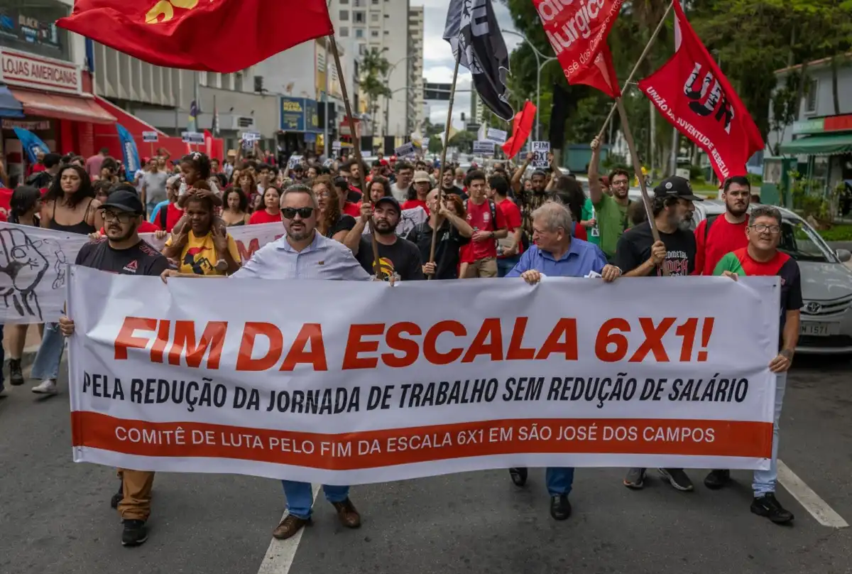 Manifestação pelo fim da escala 6x1 aconteceu nesta sexta (15), em São José dos Campos