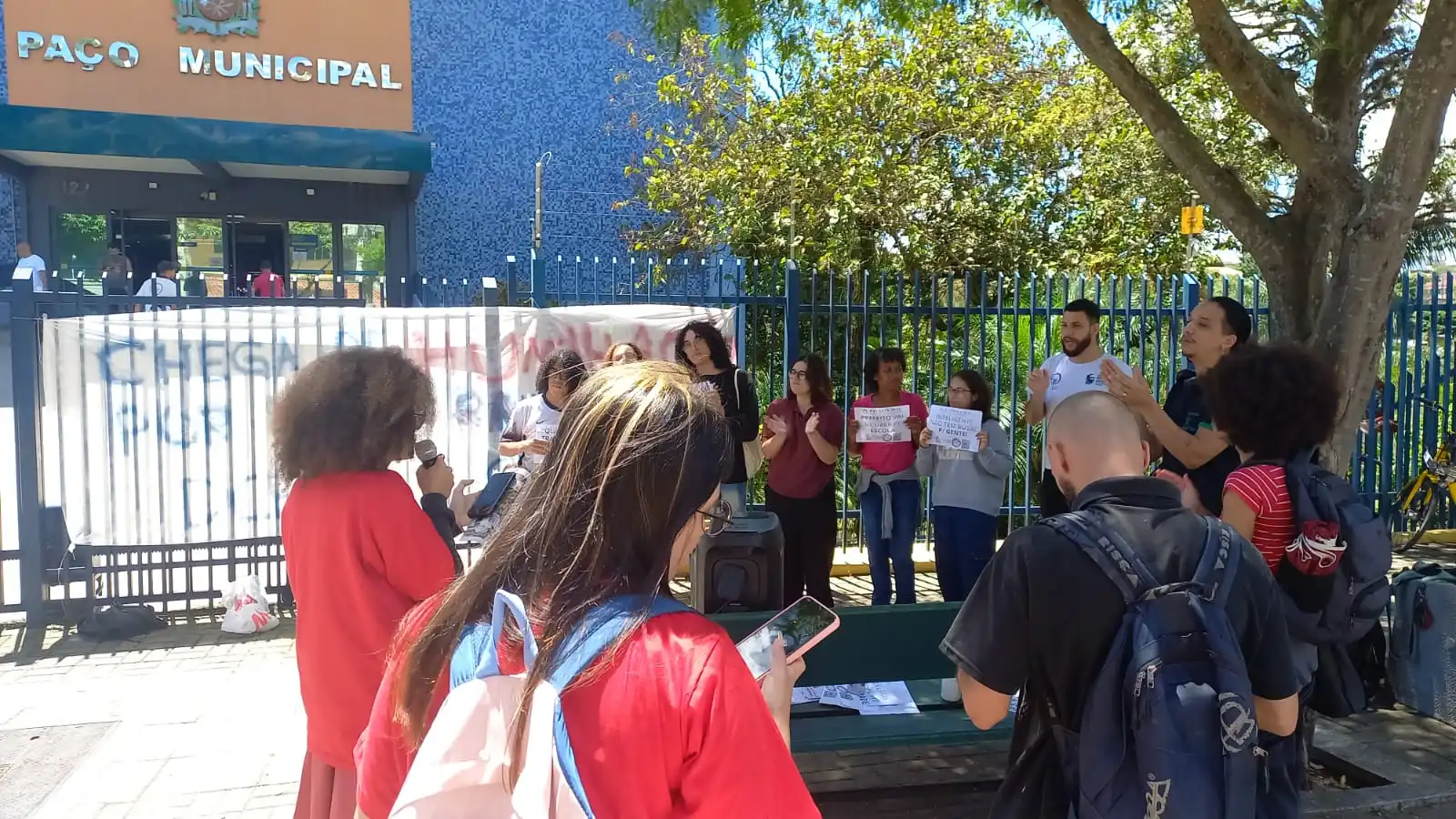 Estudantes do IF de São José entram em greve e pedem melhoria no transporte público