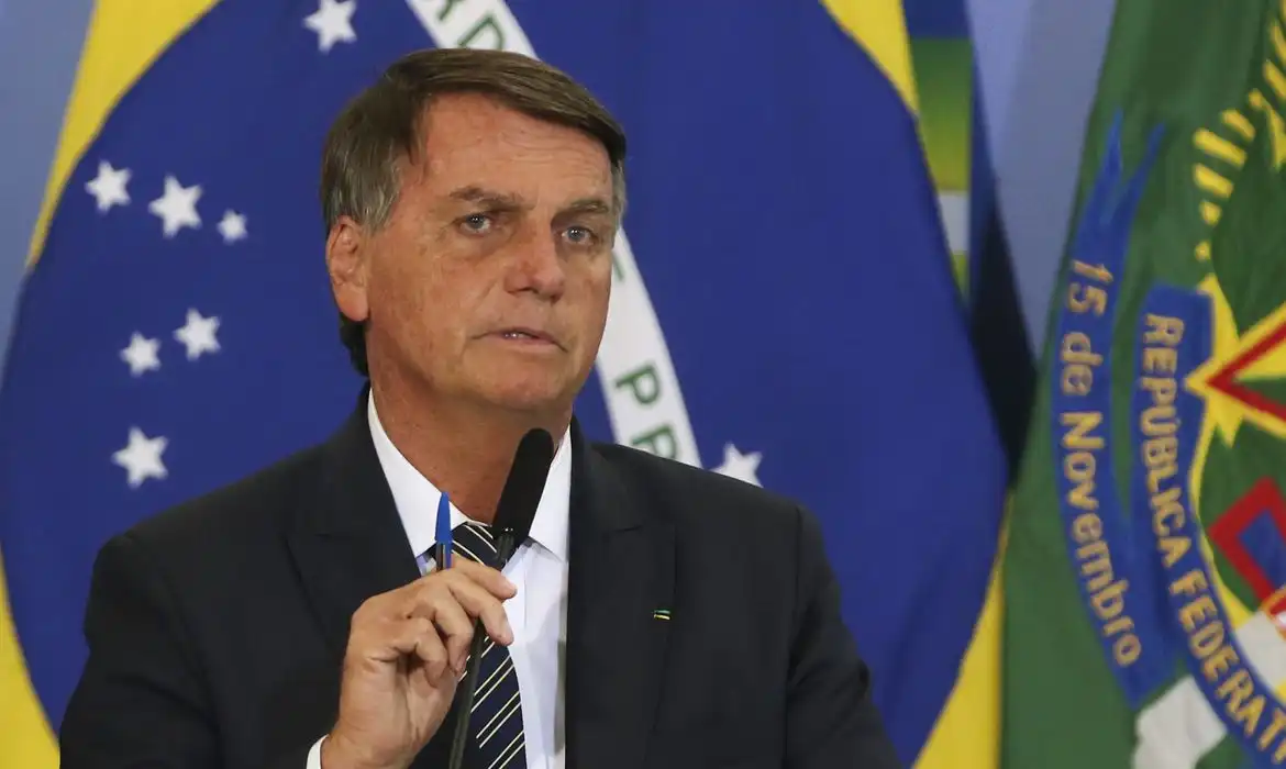 Jair Bolsonaro é internado para exames em São Paulo