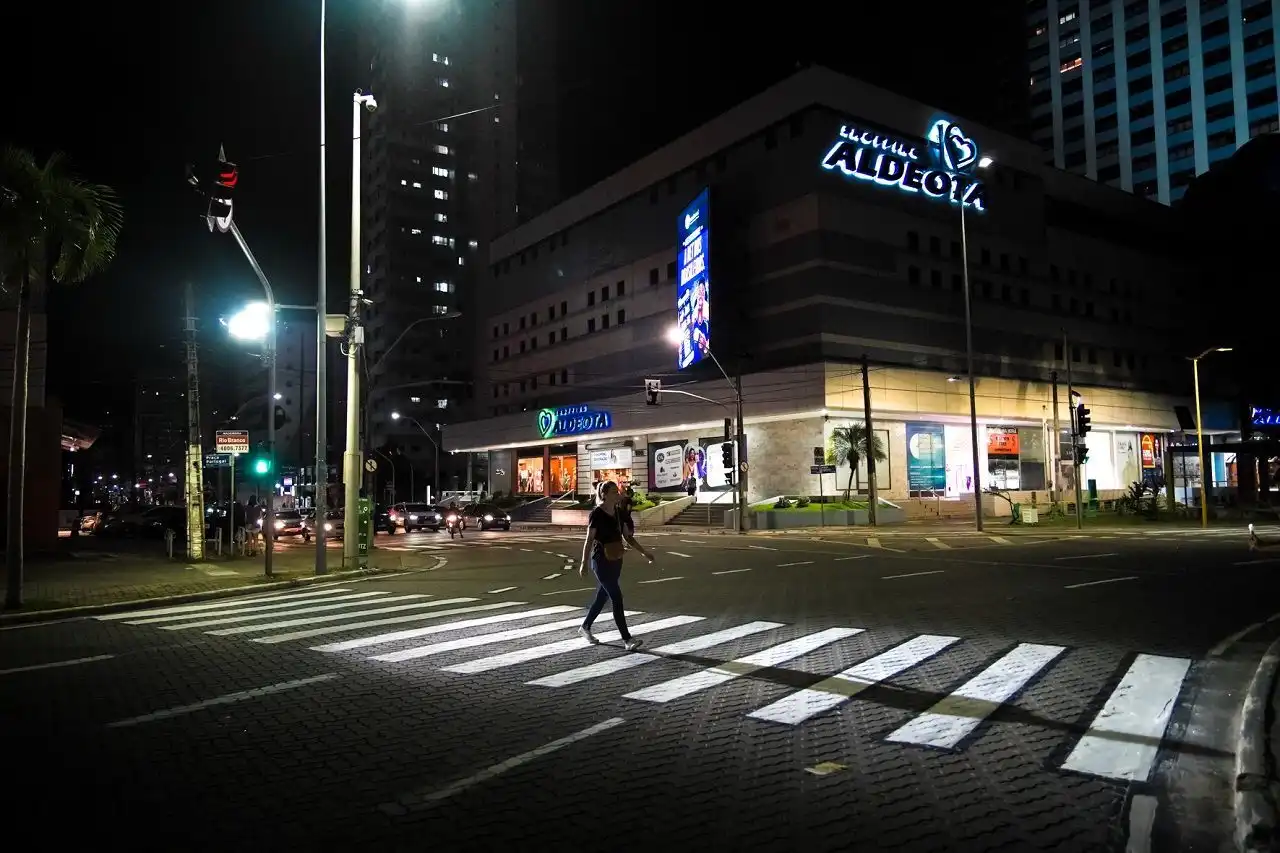 Primeira faixa de pedestre iluminada da América Latina é anunciada no Brasil
