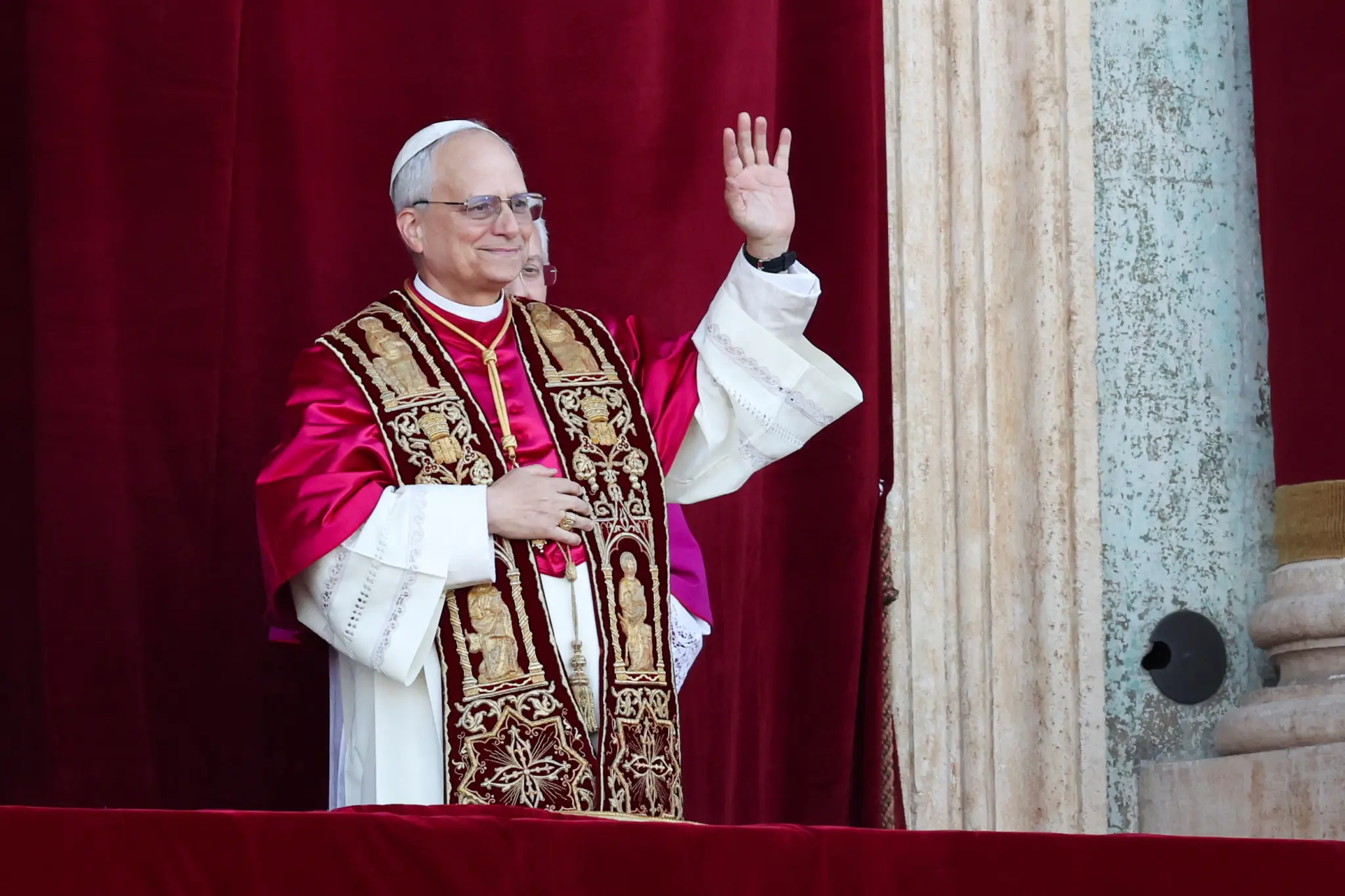 Papa Leão XIV cita o Papa Francisco em seu primeiro discurso