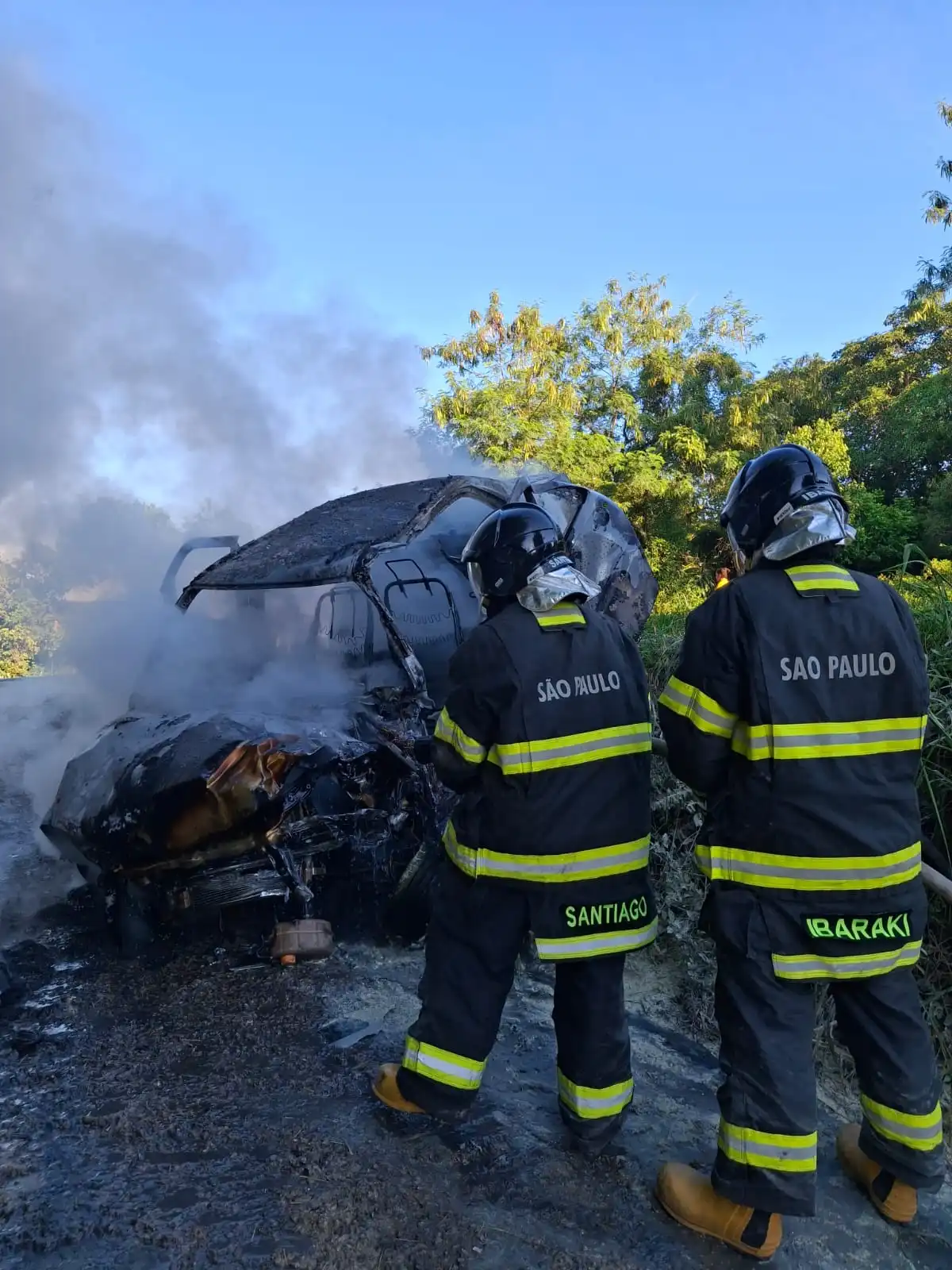 Colisão entre carro e ônibus deixa dois em estado grave na Rio-Santos em São Sebastião