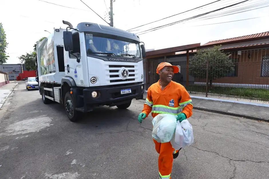 Coleta de lixo terá horários antecipados no final do ano em São José