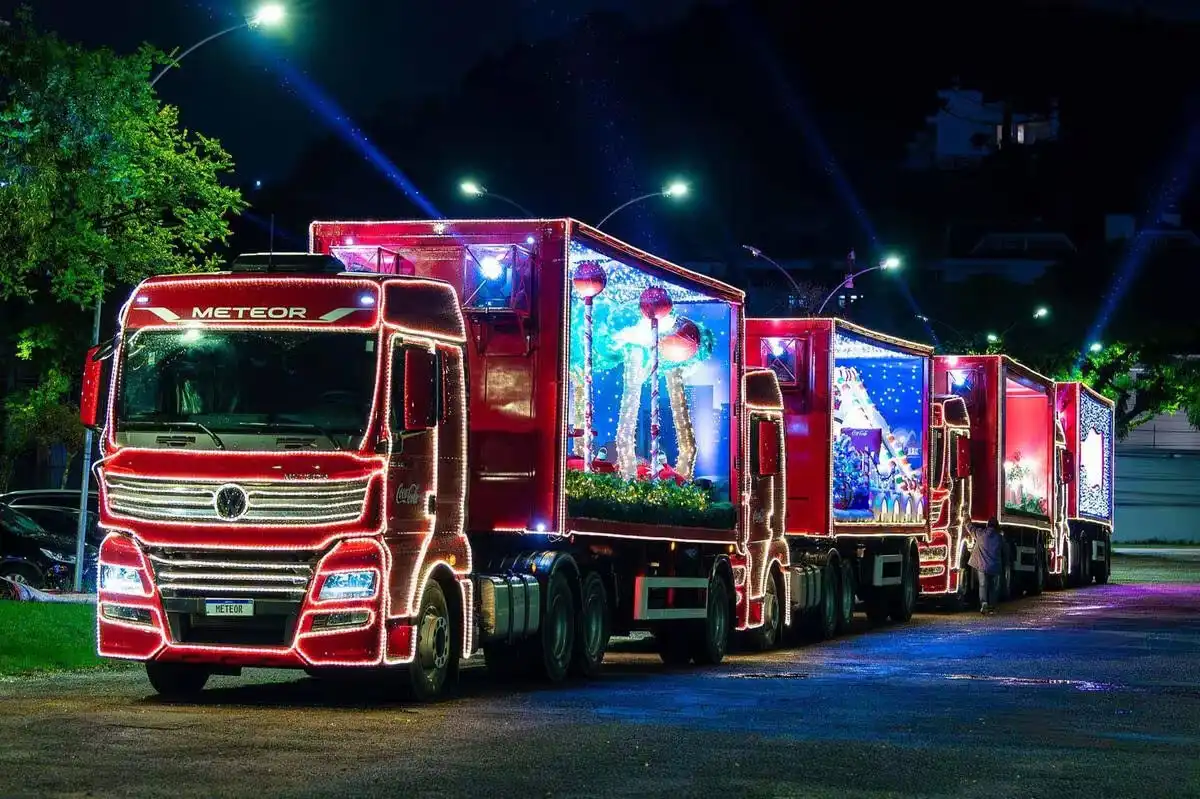 Caravana de Natal da Coca Cola acontece na sexta (17) em 31 ruas da cidade