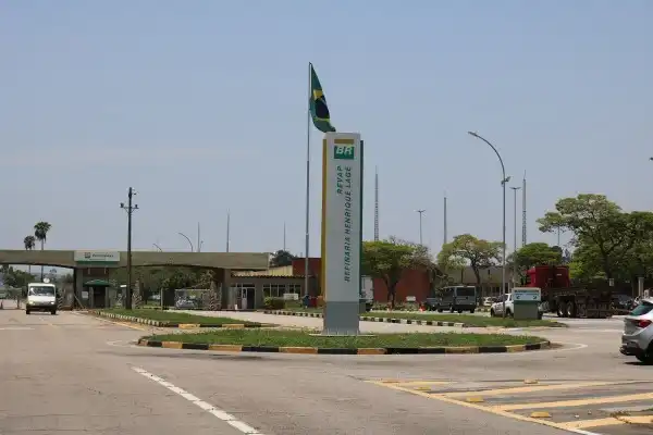 Funcionário da Petrobras é denunciado por xenofobia em São José dos Campos