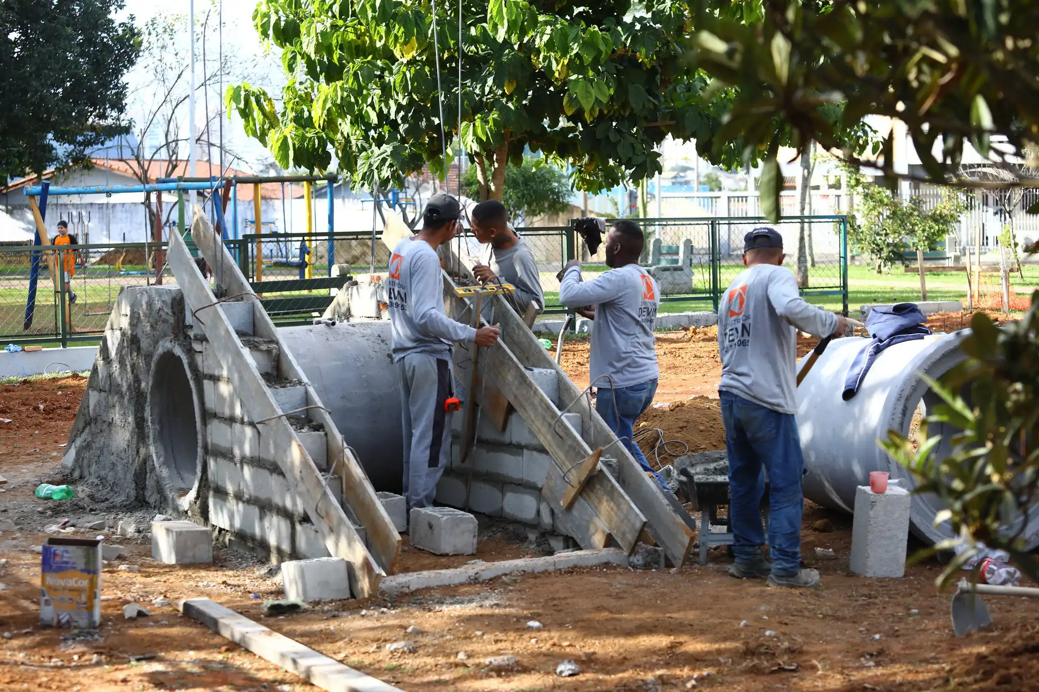 Espaços caninos serão instalados em 5 praças de São José