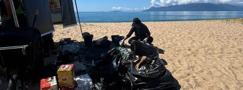 Mais de 952 quilos de lixo são retirados das praias de Caraguatatuba