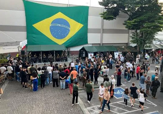 Dia da Independência é celebrado com apresentação musical e exposição do Exército, no CenterVale Shopping 