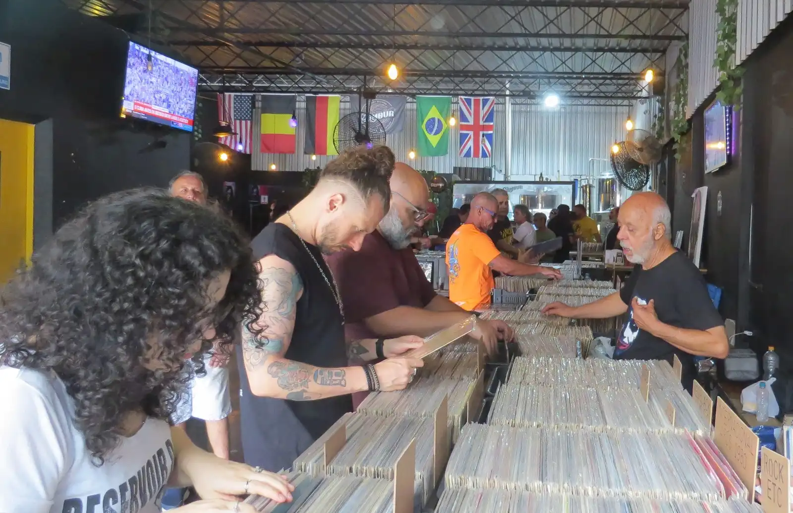 Feira de Discos com mais de 10 mil títulos volta a São José dos Campos