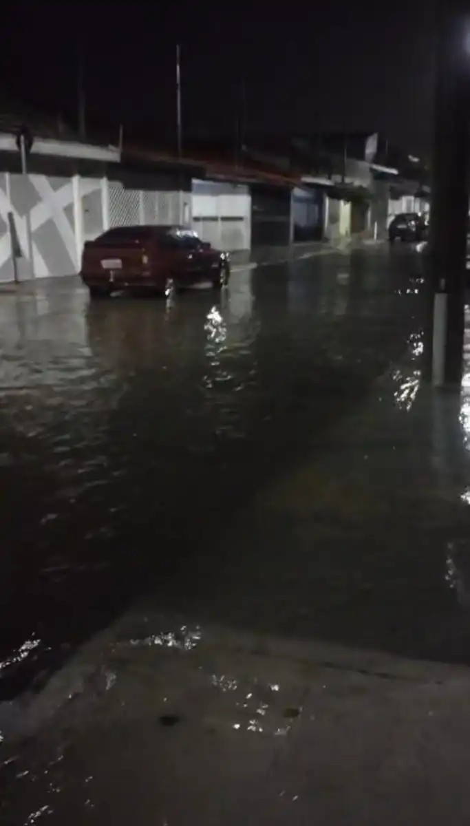 Temporal causou alagamento em ruas do Residencial Righi, zona leste de São José