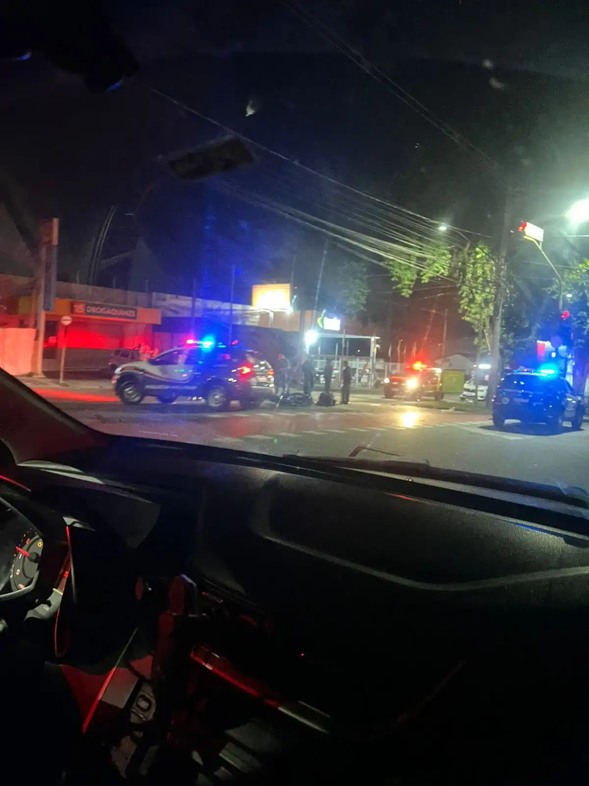Motociclista morre após colisão com ônibus na Avenida Andrômeda em São José