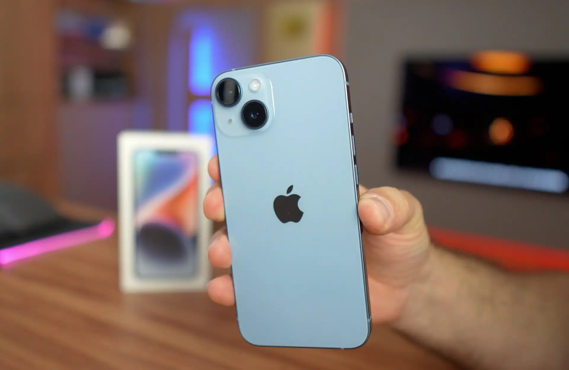 Leilão da Receita em SP tem iPhone 14 por R$ 586 e carro por R$ 6,3 mil