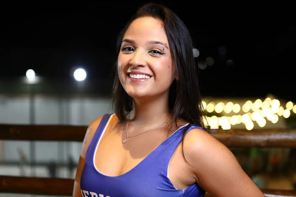 Morre aluna atingida por árvore durante aula de autoescola