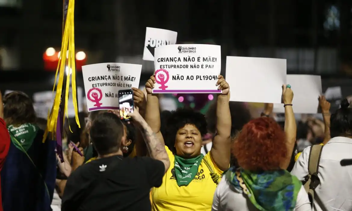 Manifestação contra PL que equipara aborto em casos de estupro a homicídio acontece neste sábado (15) em São José