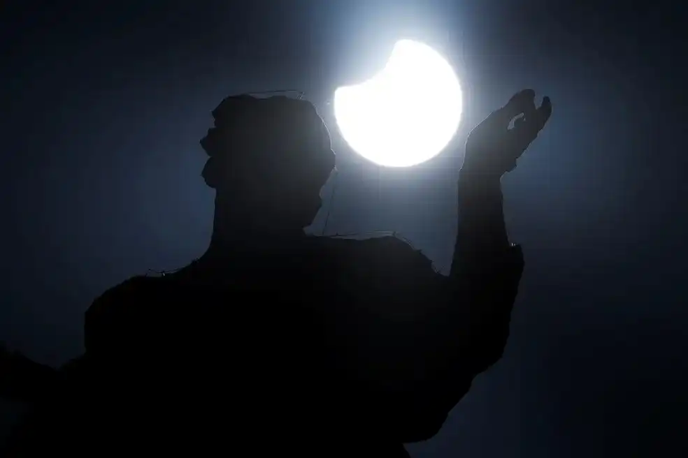 Eclipse solar poderá ser visto em parte do país nesta terça (02)