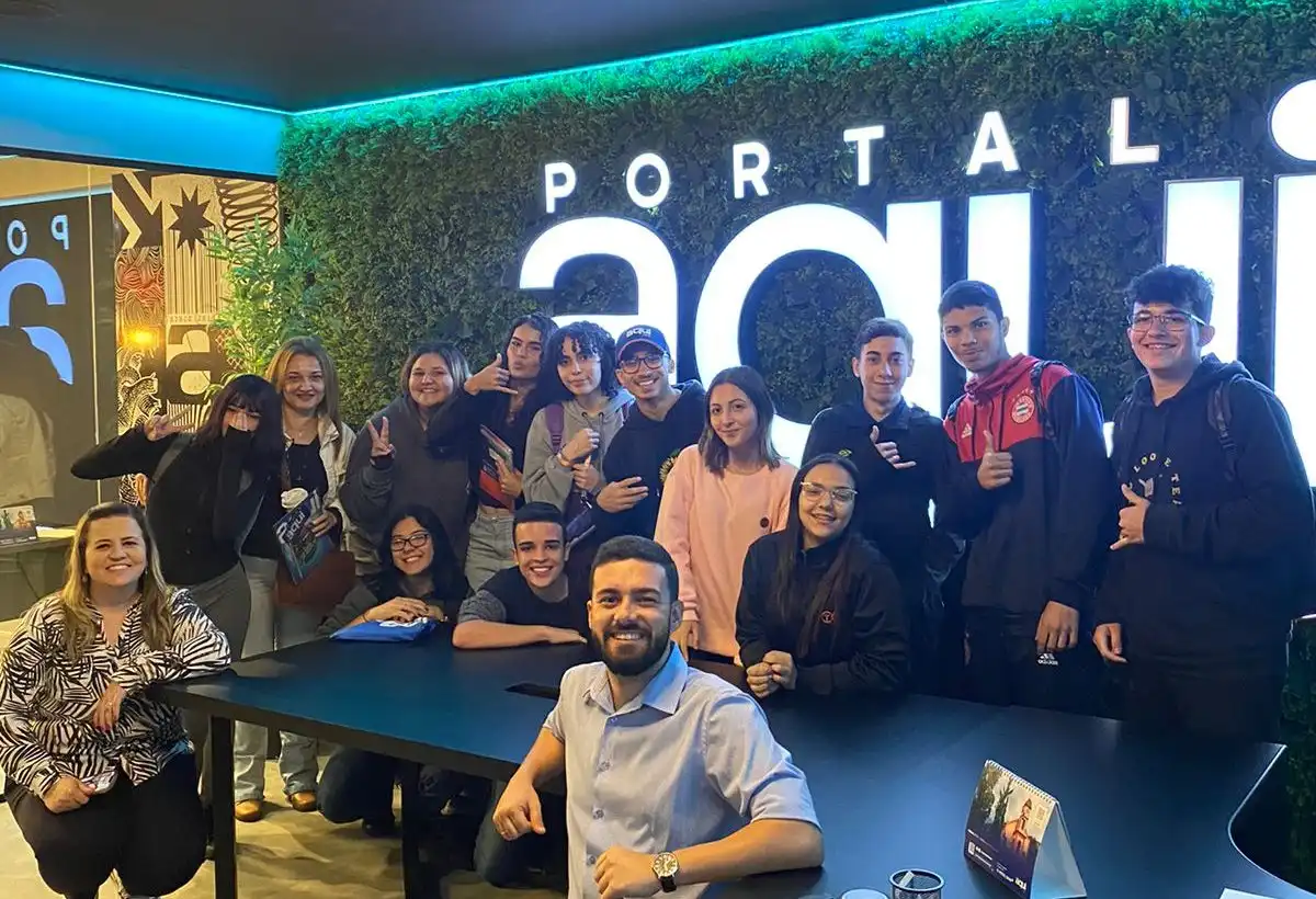 Estudantes de escola estadual visitam Portal Aqui Vale e conversam com equipe sobre profissão
