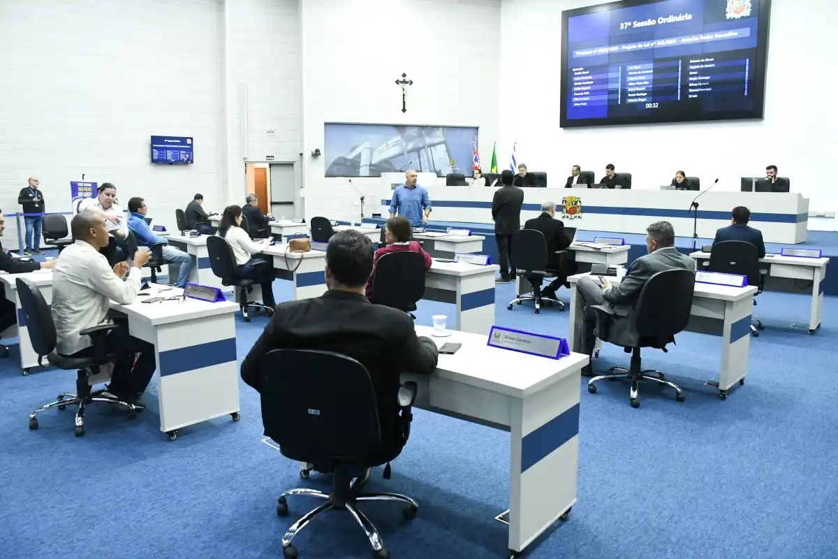Vereadores aprovam 300 cargos comissionados considerados inconstitucionais pelo STF
