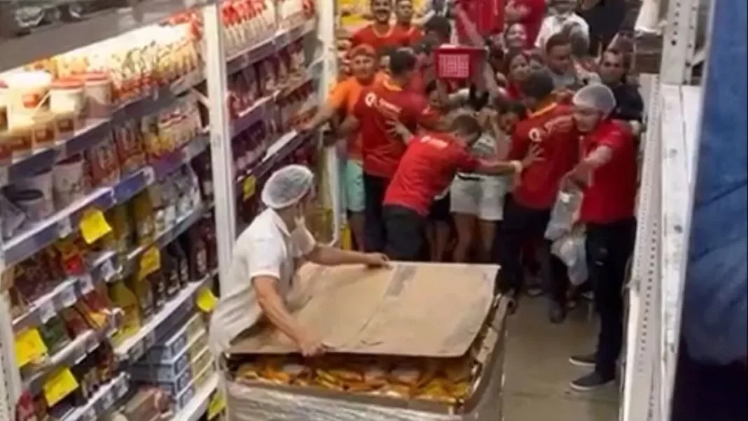 Promoção de macarrão instantâneo a R$ 0,01 provoca tumulto em supermercado no Rio Grande do Norte