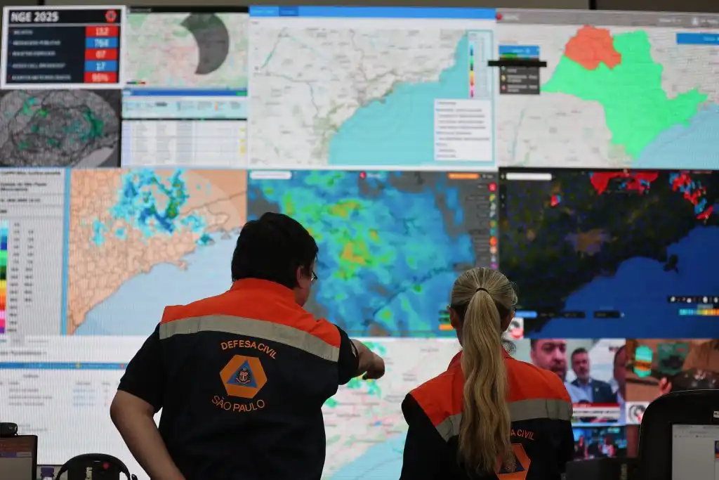 Defesa Civil de SP alerta para chegada de frente fria