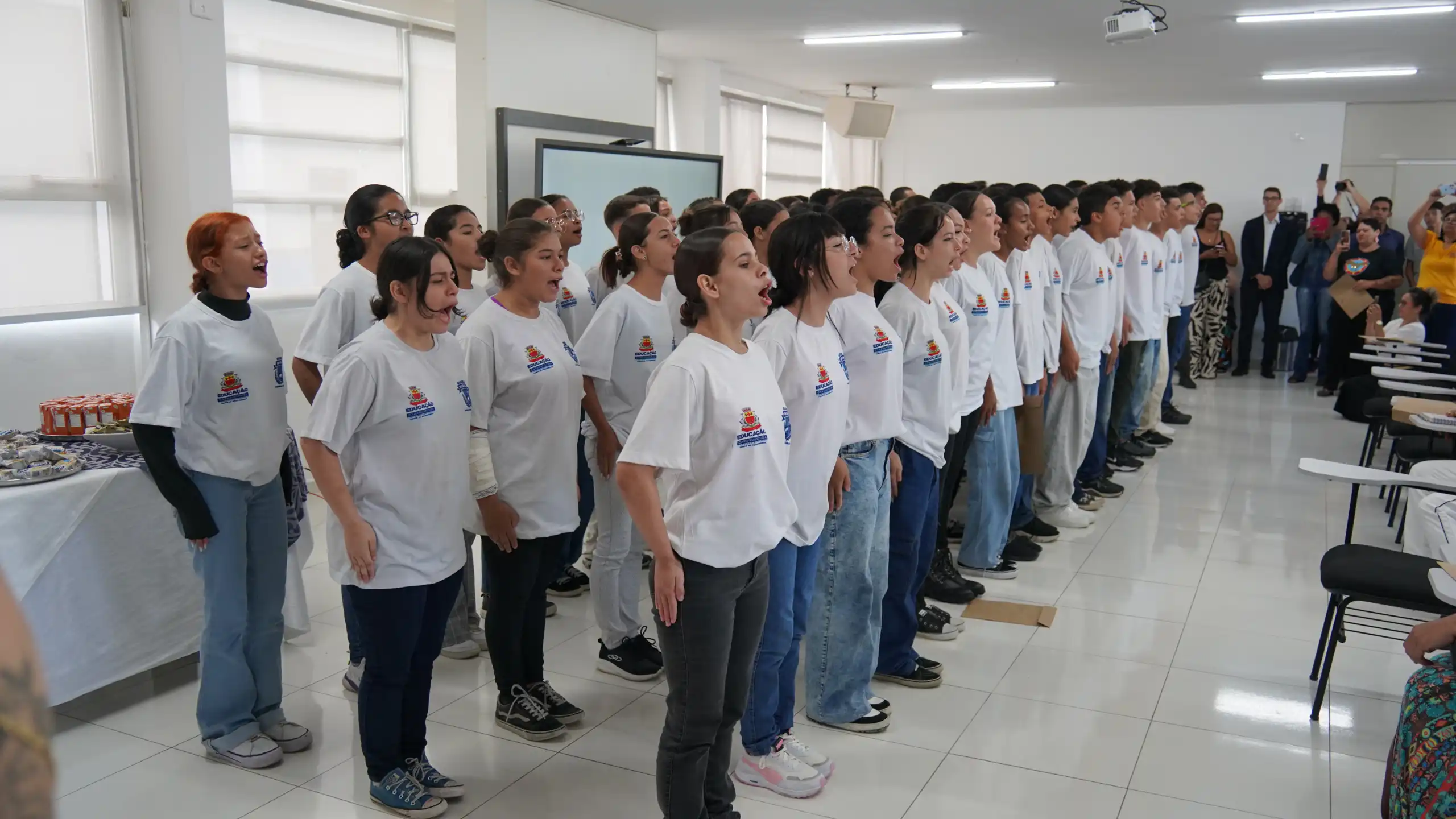 Estudantes da Guarda Mirim de Caraguatatuba recebem certificação do Instituto Federal 
